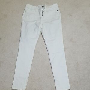 St. John's Bay Classic White Jeans Size 6